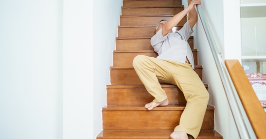 Slipping on unsafe stairs